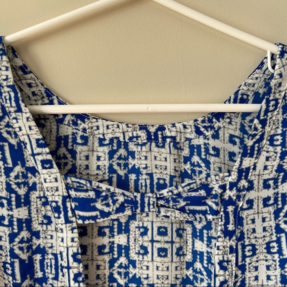 Blue White Bow Back Cutout Blouse Medium - Picture 4 of 10